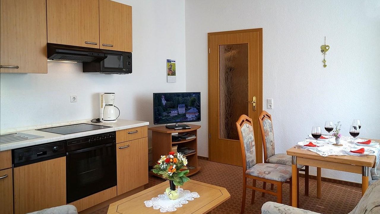 FeWo 1 Wohnraum mit Flachbildschirm FeWo 1 Wohnraum mit Flachbildschirm